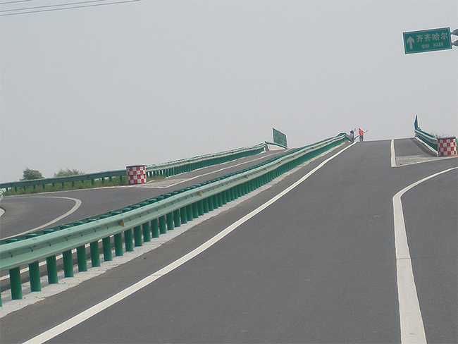 湘潭高速公路护栏的材质与规格