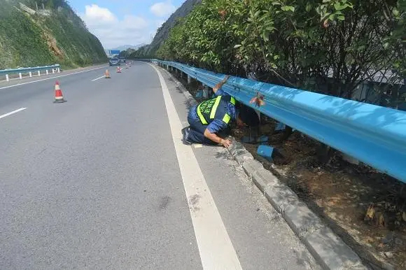 湘潭高速路波形护栏