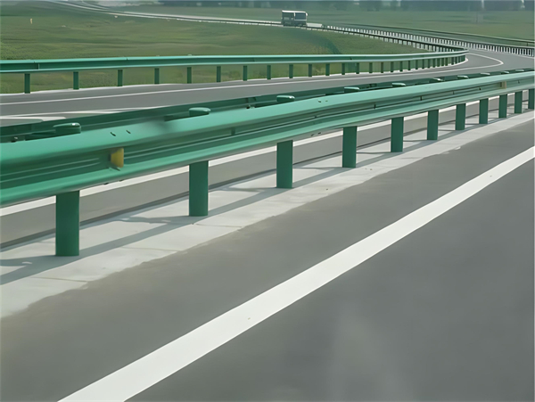 湘潭高速护栏板守护安全广泛应用于多个行业